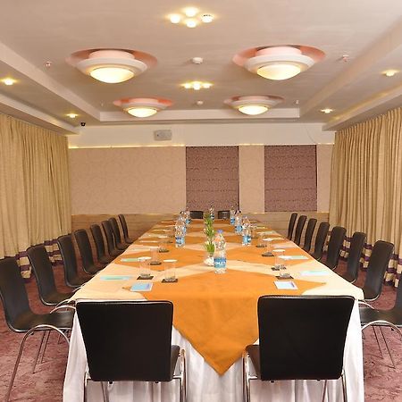 Hotel Niharika Calcutta  Esterno foto