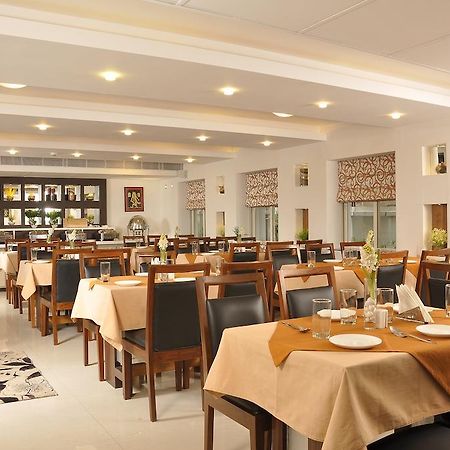 Hotel Niharika Calcutta  Esterno foto