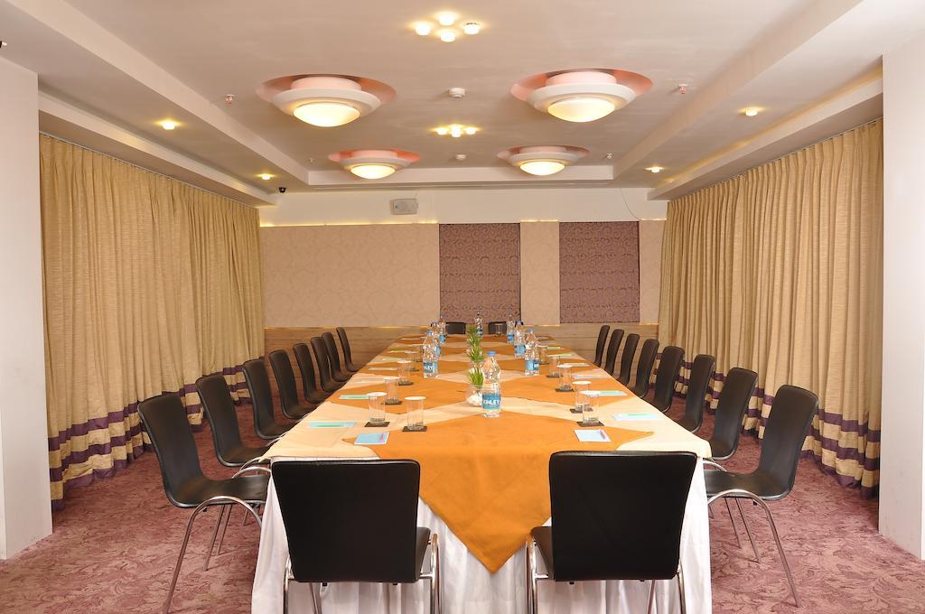 Hotel Niharika Calcutta  Esterno foto
