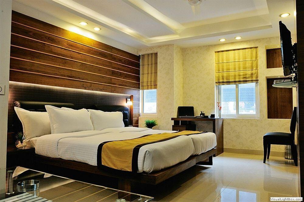 Hotel Niharika Calcutta  Esterno foto
