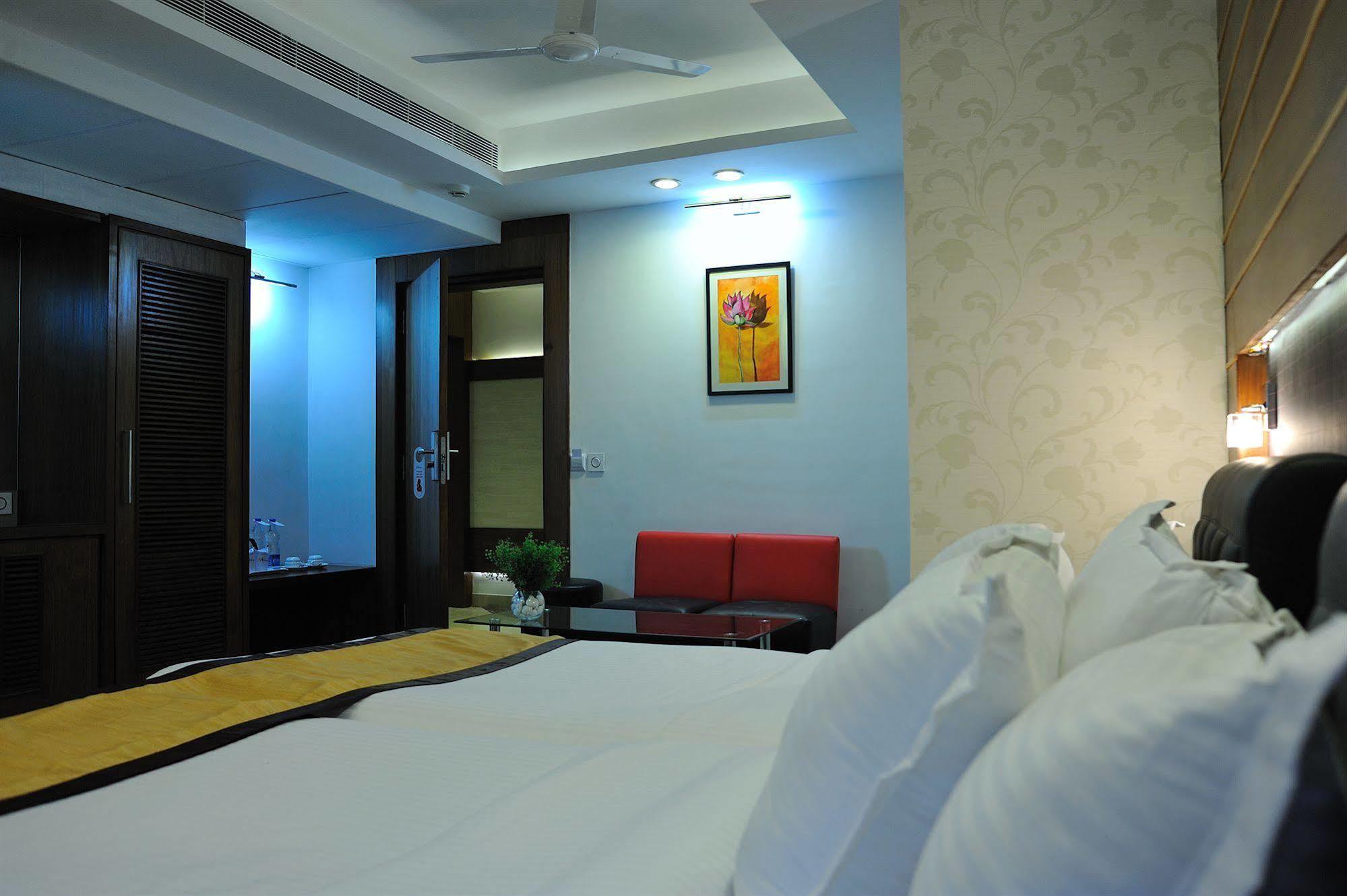 Hotel Niharika Calcutta  Esterno foto