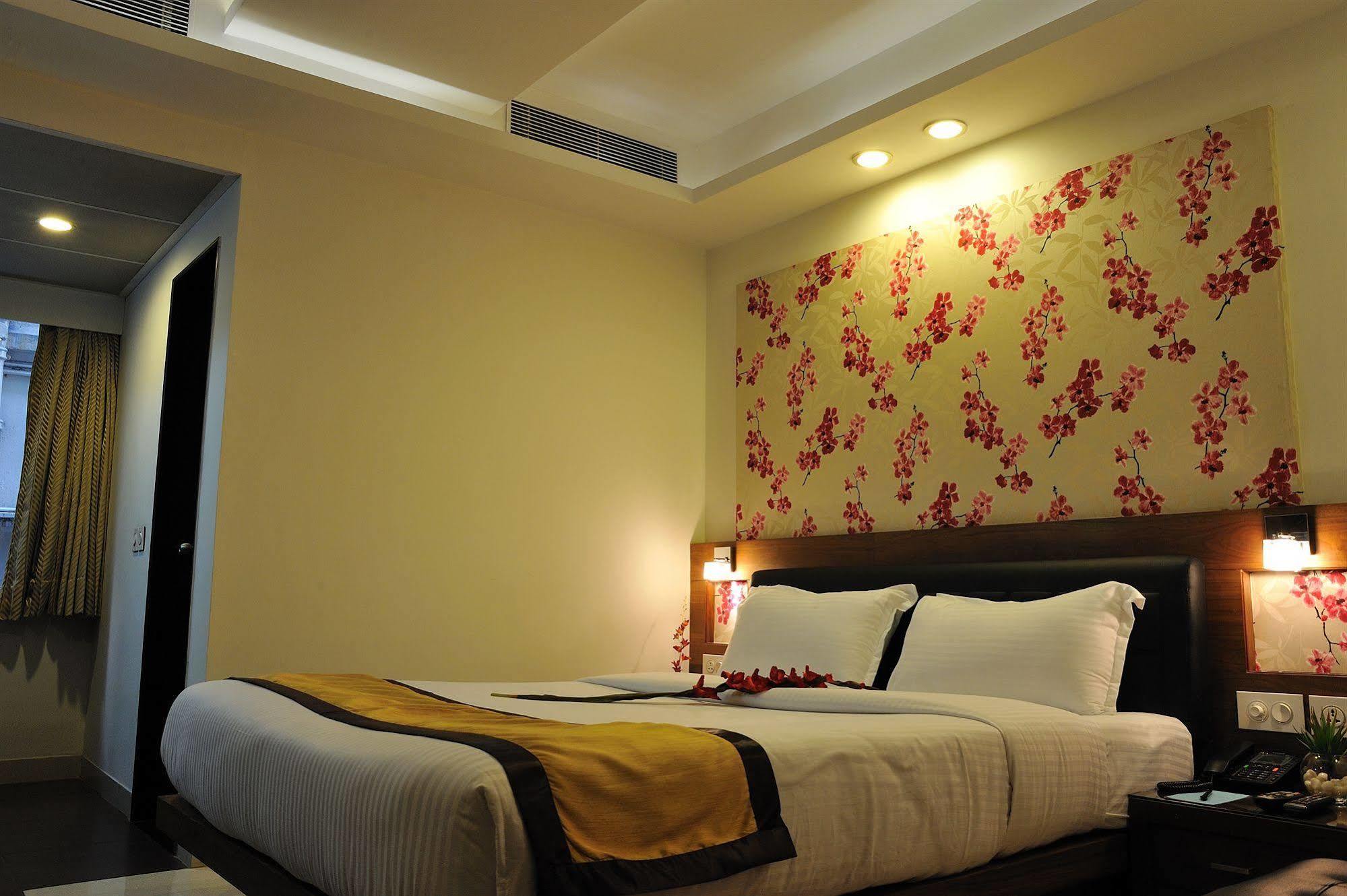 Hotel Niharika Calcutta  Esterno foto