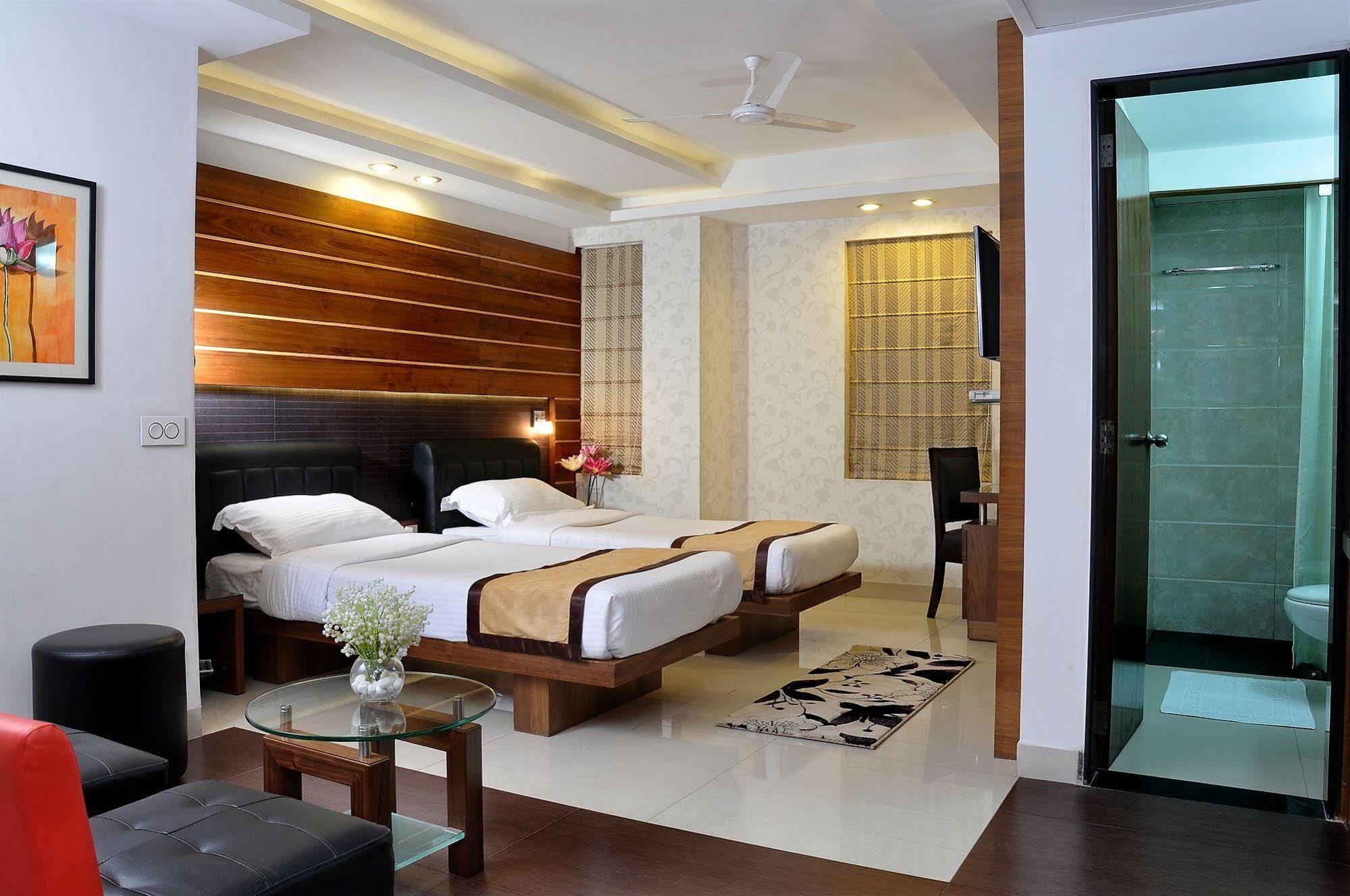 Hotel Niharika Calcutta  Esterno foto