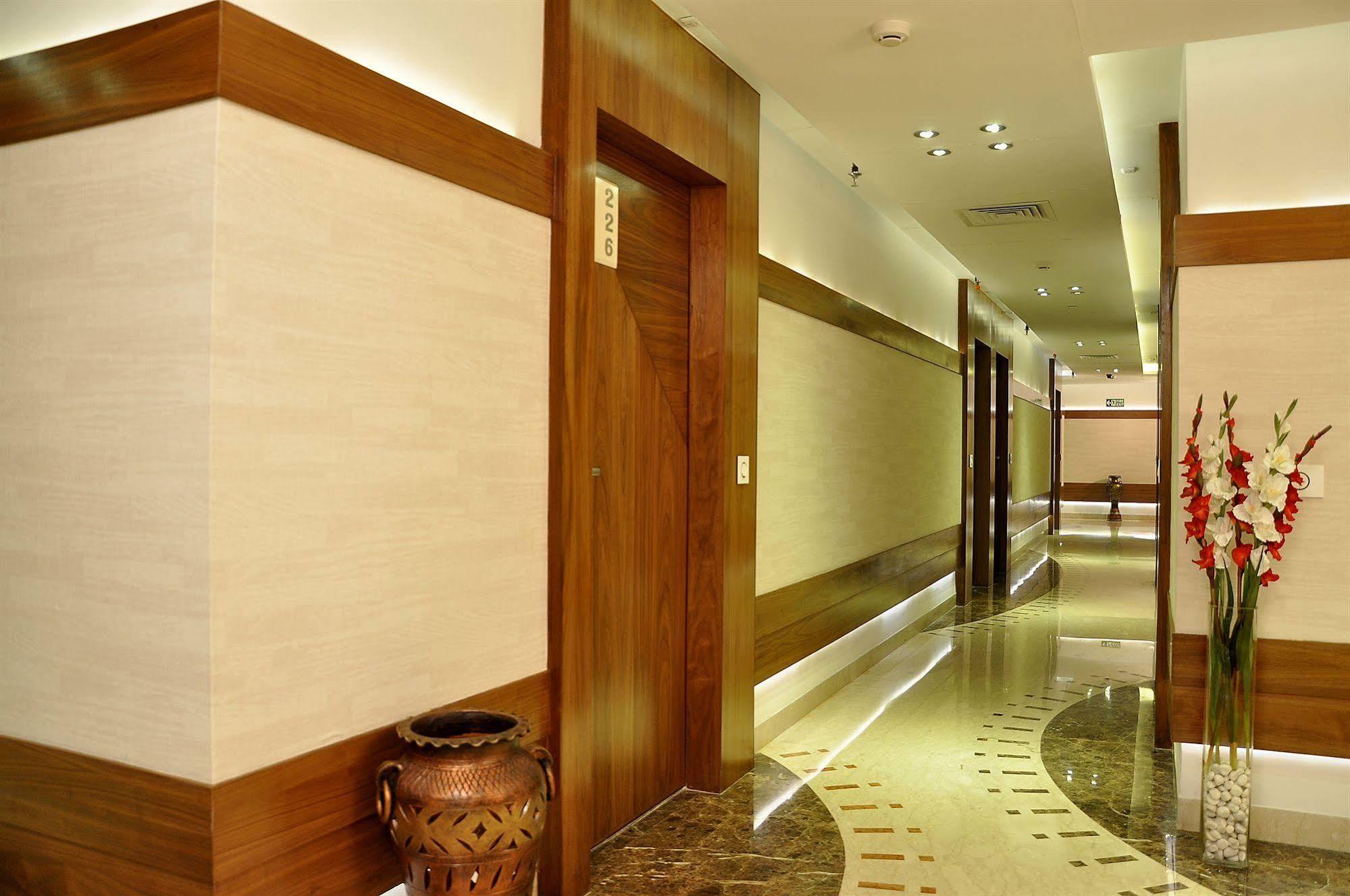 Hotel Niharika Calcutta  Esterno foto